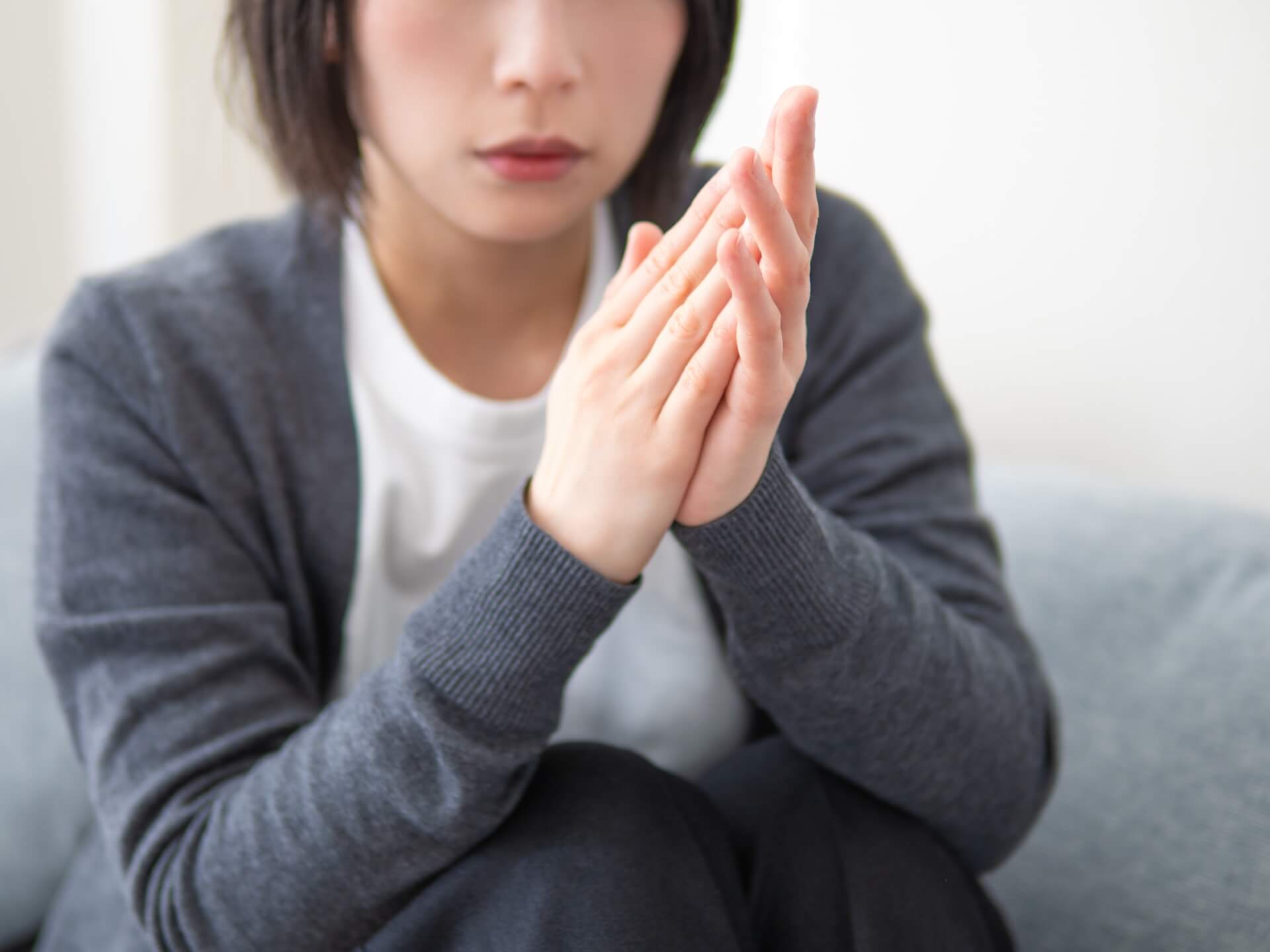 手足の冷たさは不調のサイン？体に及ぼす影響と日常生活に潜む原因